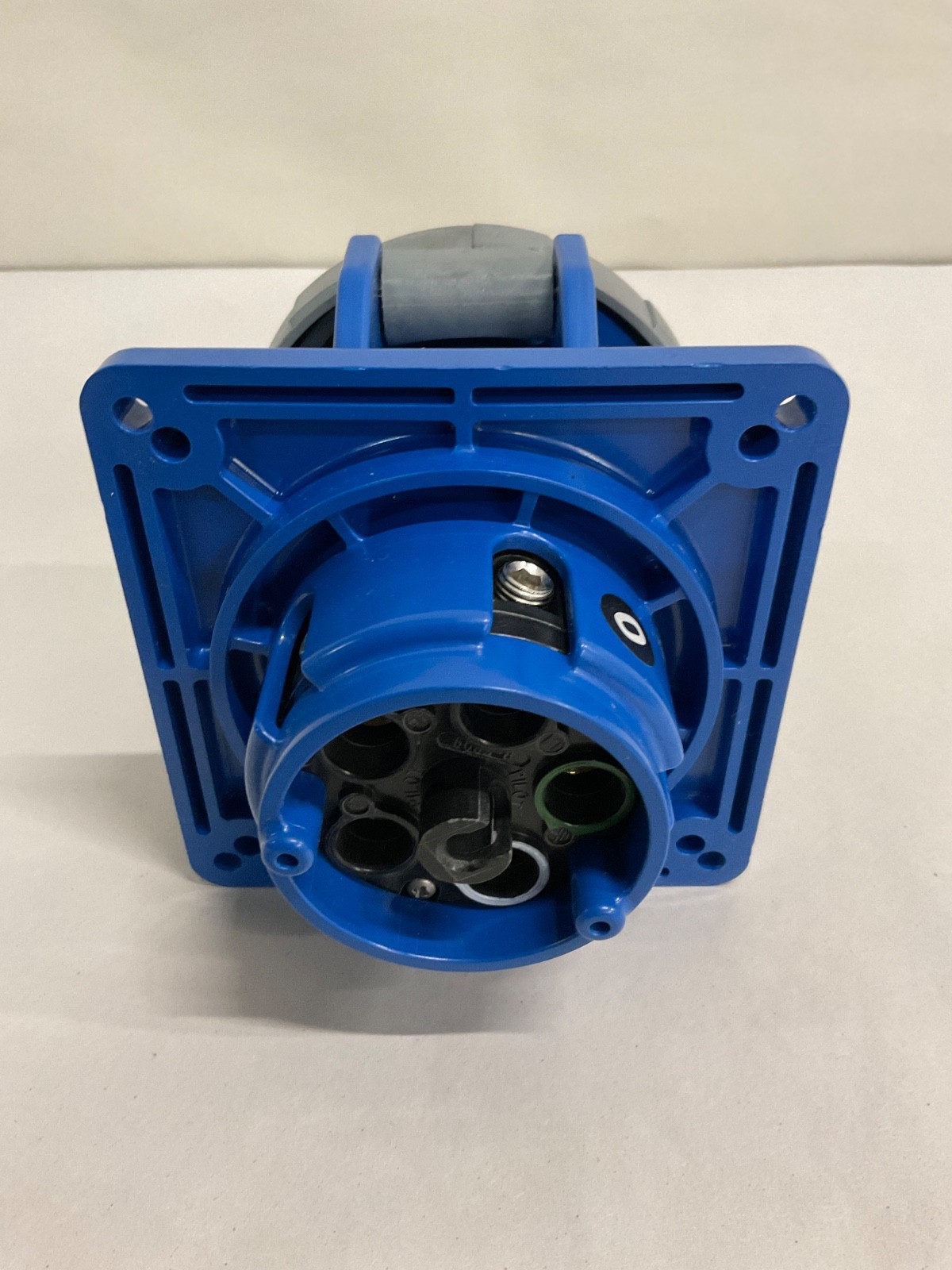Hubbell HBL560R9W Female Receptacle 60A 3PH Wye 120/208V *No Mounting Gasket