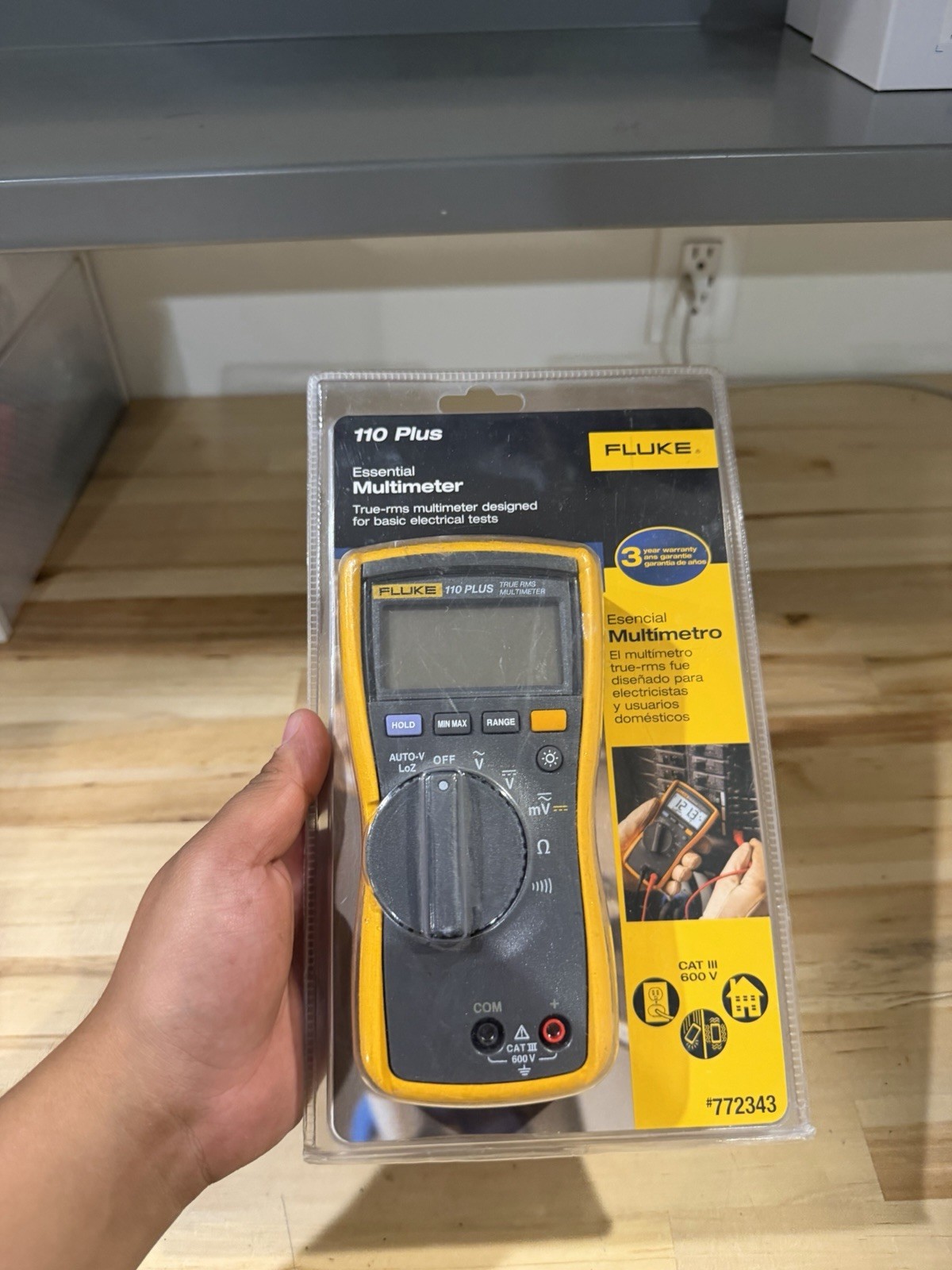 FLUKE 110 PLUS ESSENTIAL MULTIMETER W/ LEADS SHIPS FAST