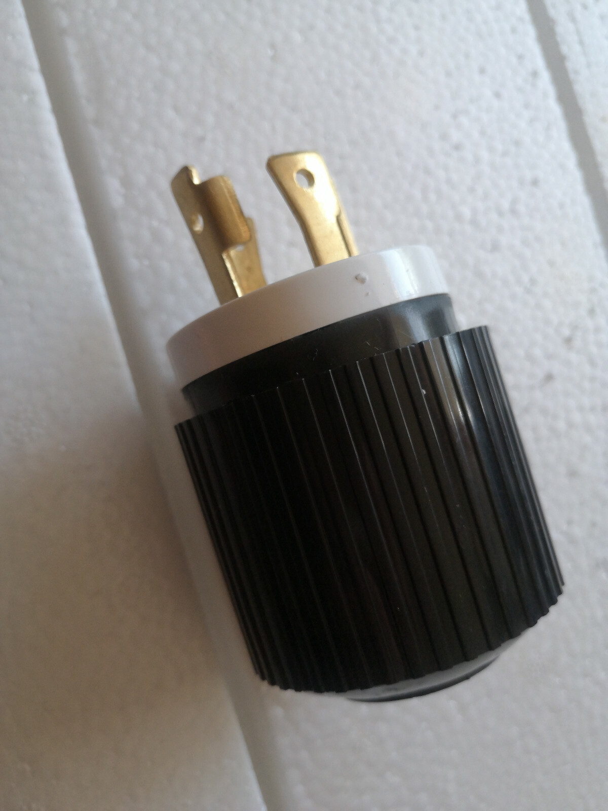 NEW NEMA L14-30 30A 125/250V Locking Male Plug 4 Prong US SHIPPING