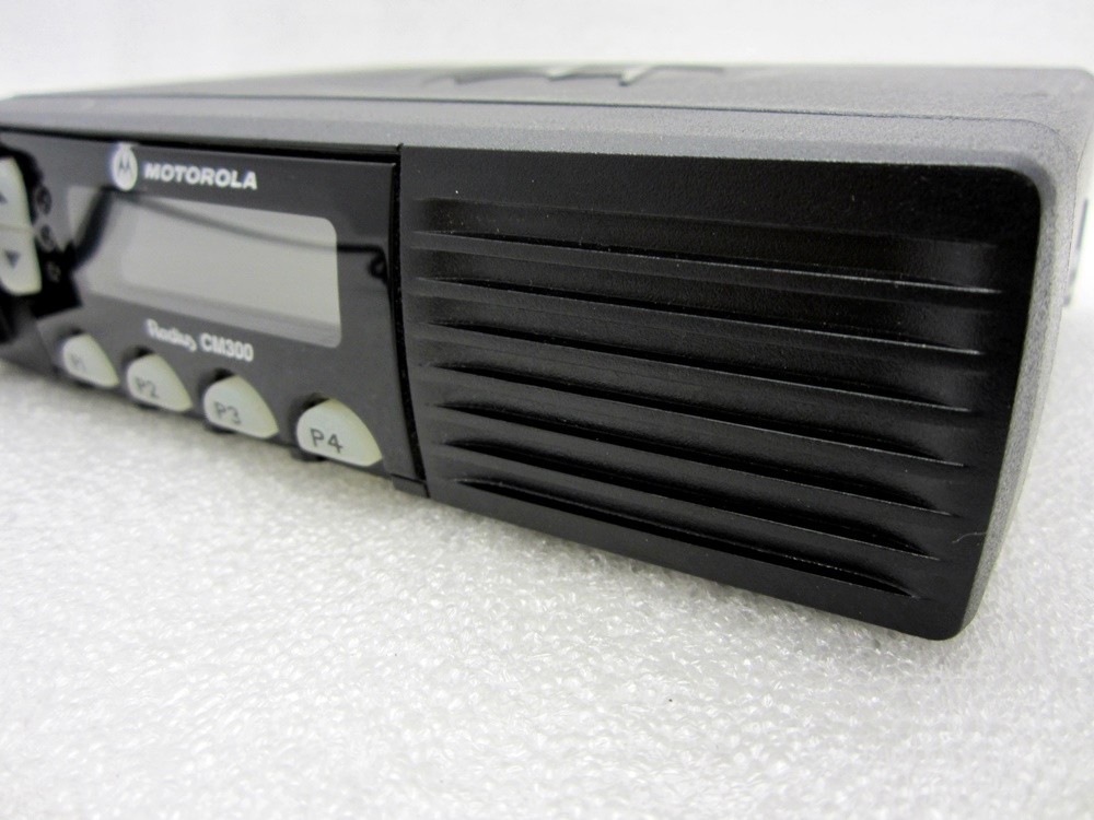 Motorola Radius CM300 Mobile 2-Way Radio with Microphone AAM50KQF9AA1AN