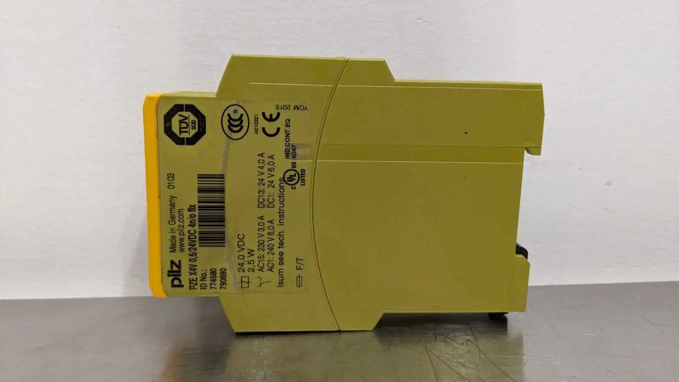 Pilz 774580 Safety Relay 24VDC 2.5W PZE X4V 0,5/24VDC 4n/o fix