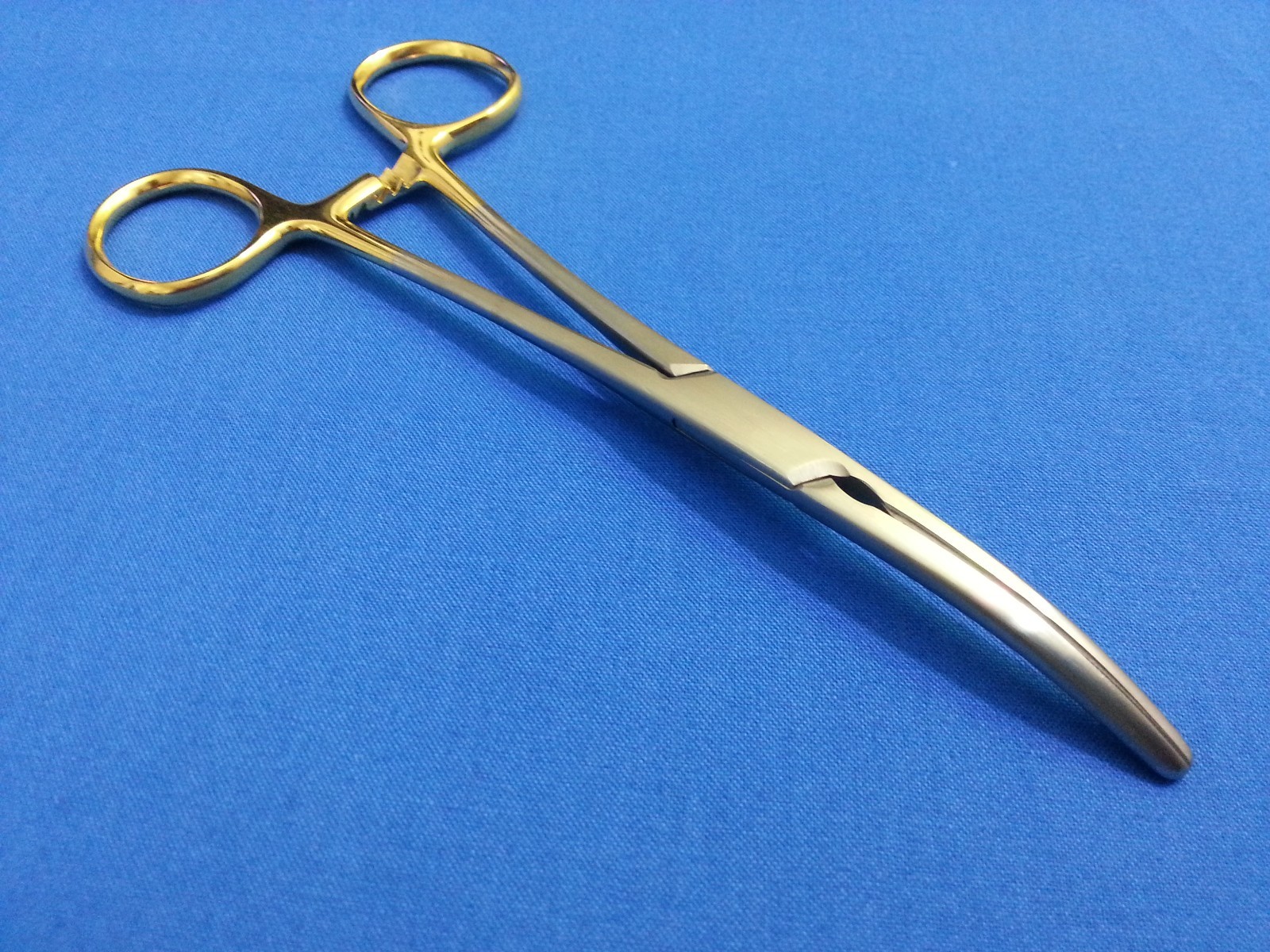 O.R GRADE ROCHESTER CARMALT ARTERY HEMOSTAT FORCEPS 6.25″ CURVED W/ GOLD HANDLE