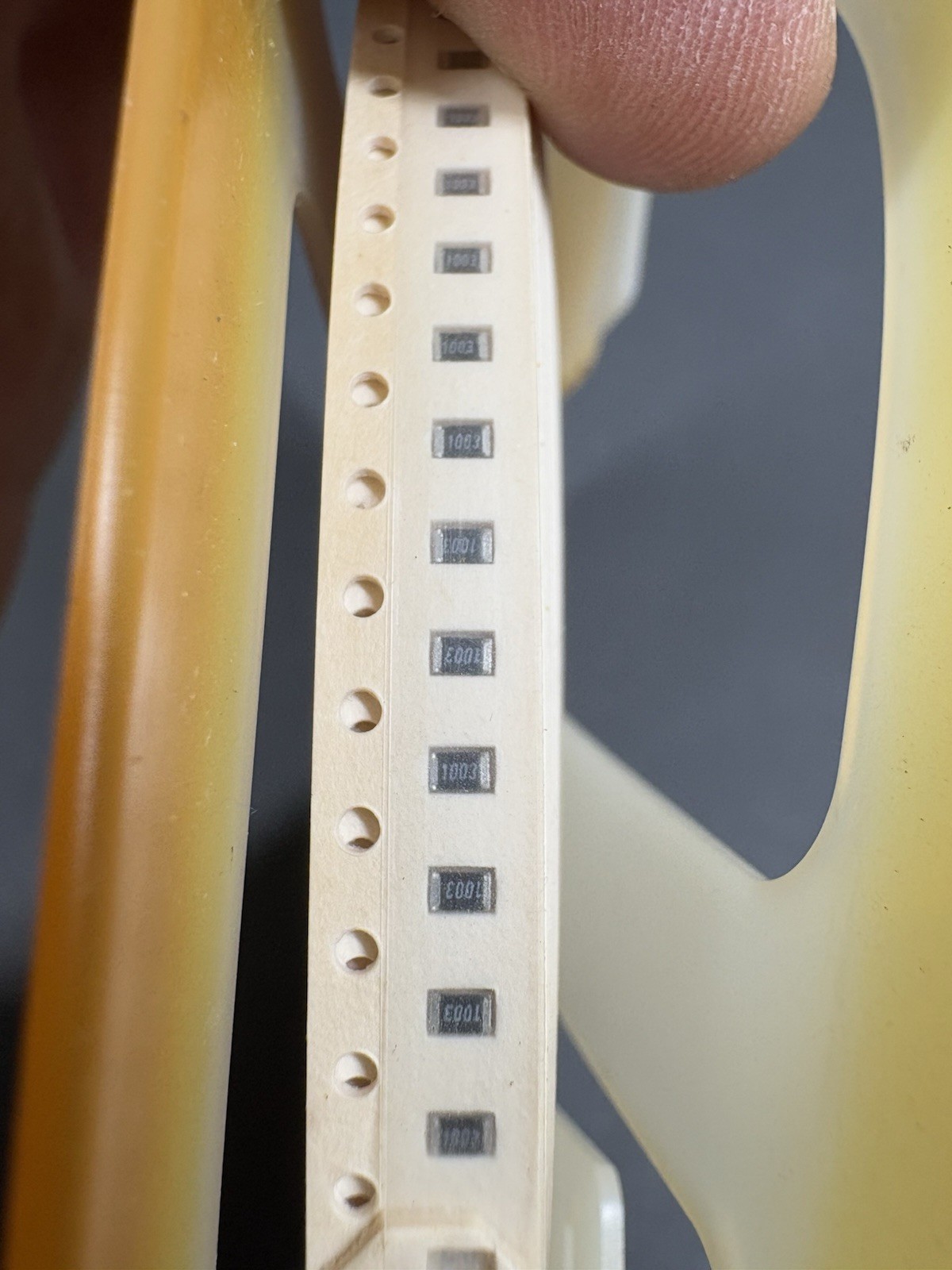 10000PCS Vishay CRCW0805 100KΩ 1% Thick Film Chip Resistors 0805 SMD CRCW0805100