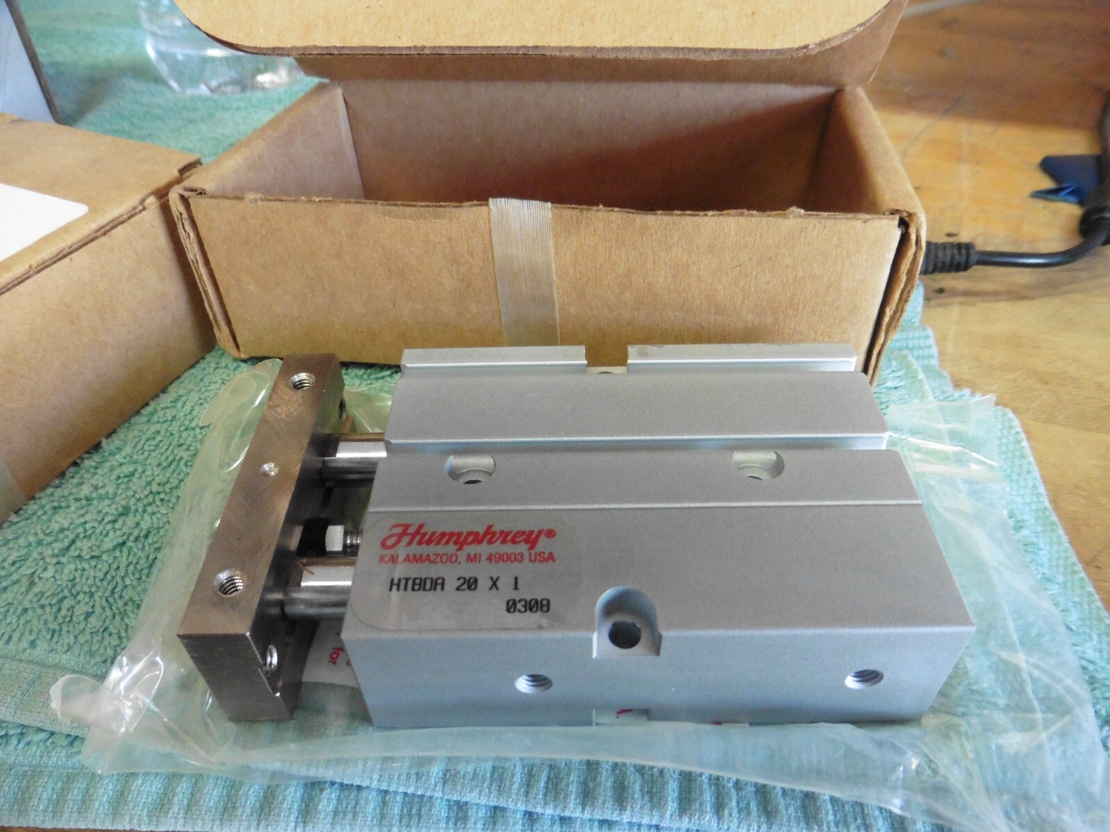 HUMPHREY HTBDA 20 X 1 DOUBLE ACTING, LONG BUSHING TWIN ROD CYLINDER HT SERIES