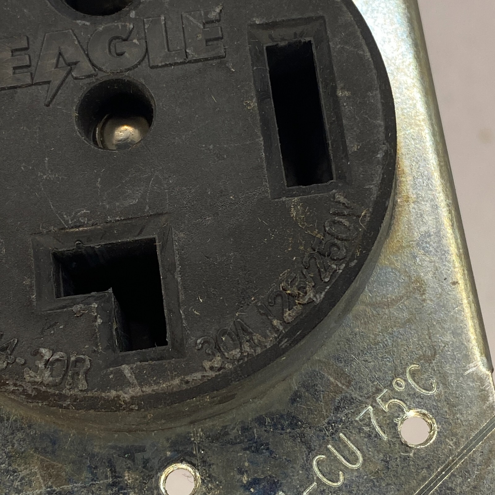 EAGLE 30A-125/250V 3-P,4-WIRE GROUNGING AL/CU,UP TO 75 C NEMA 14-30R🔔