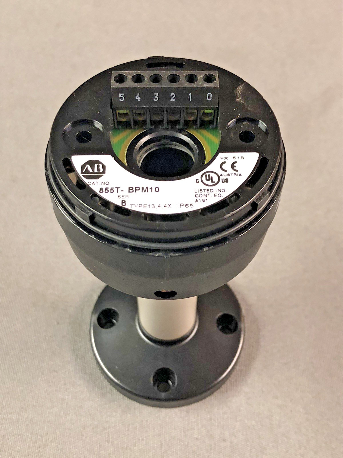(1) Allen-Bradley 855T-BPM10C Base Mount Pole & Cap – For 855T Stack Lights