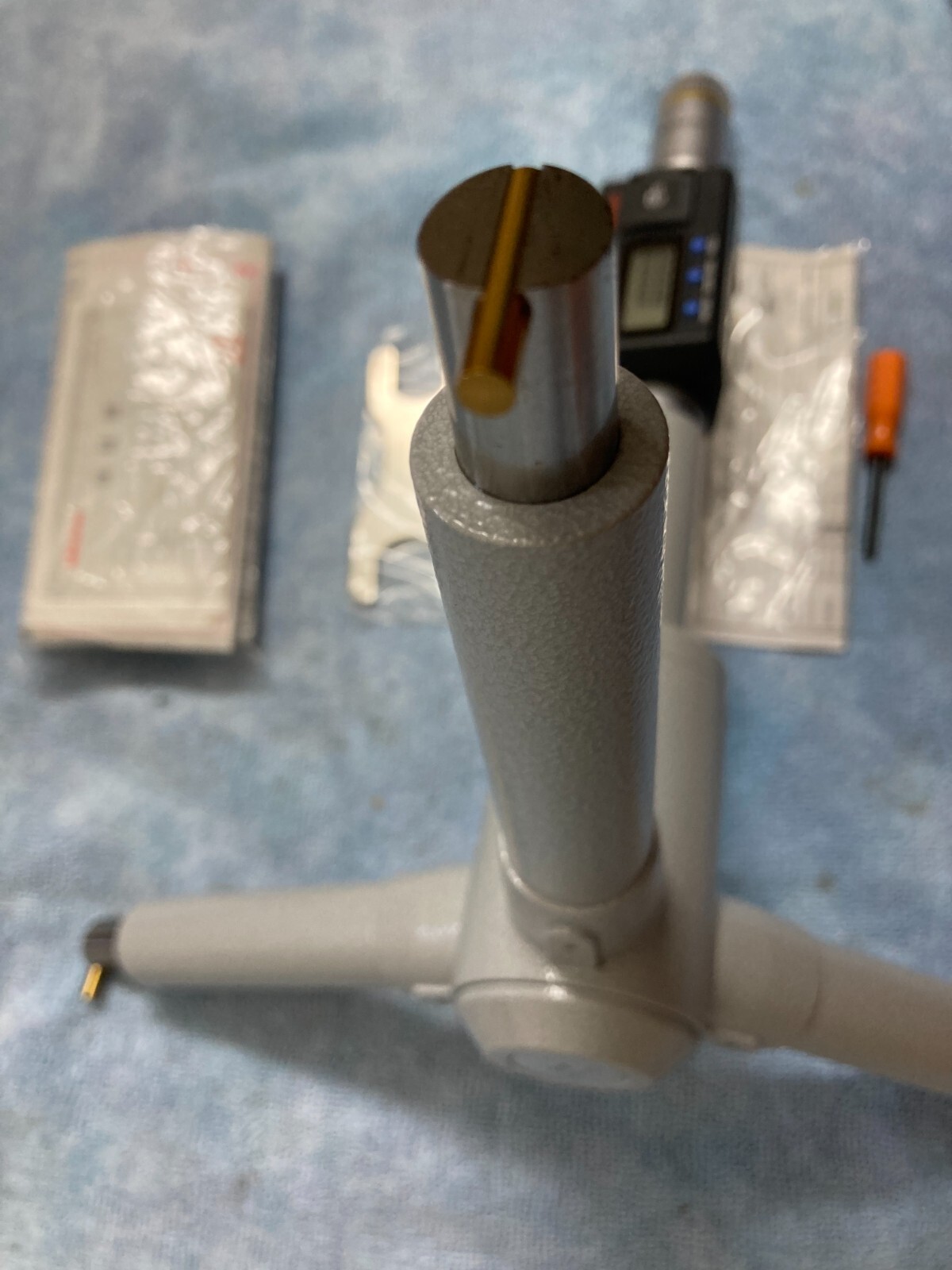 Mitutoyo 468-281 Digital 3-Point Bore Micrometer 11-12″(279.4-304.8MM)