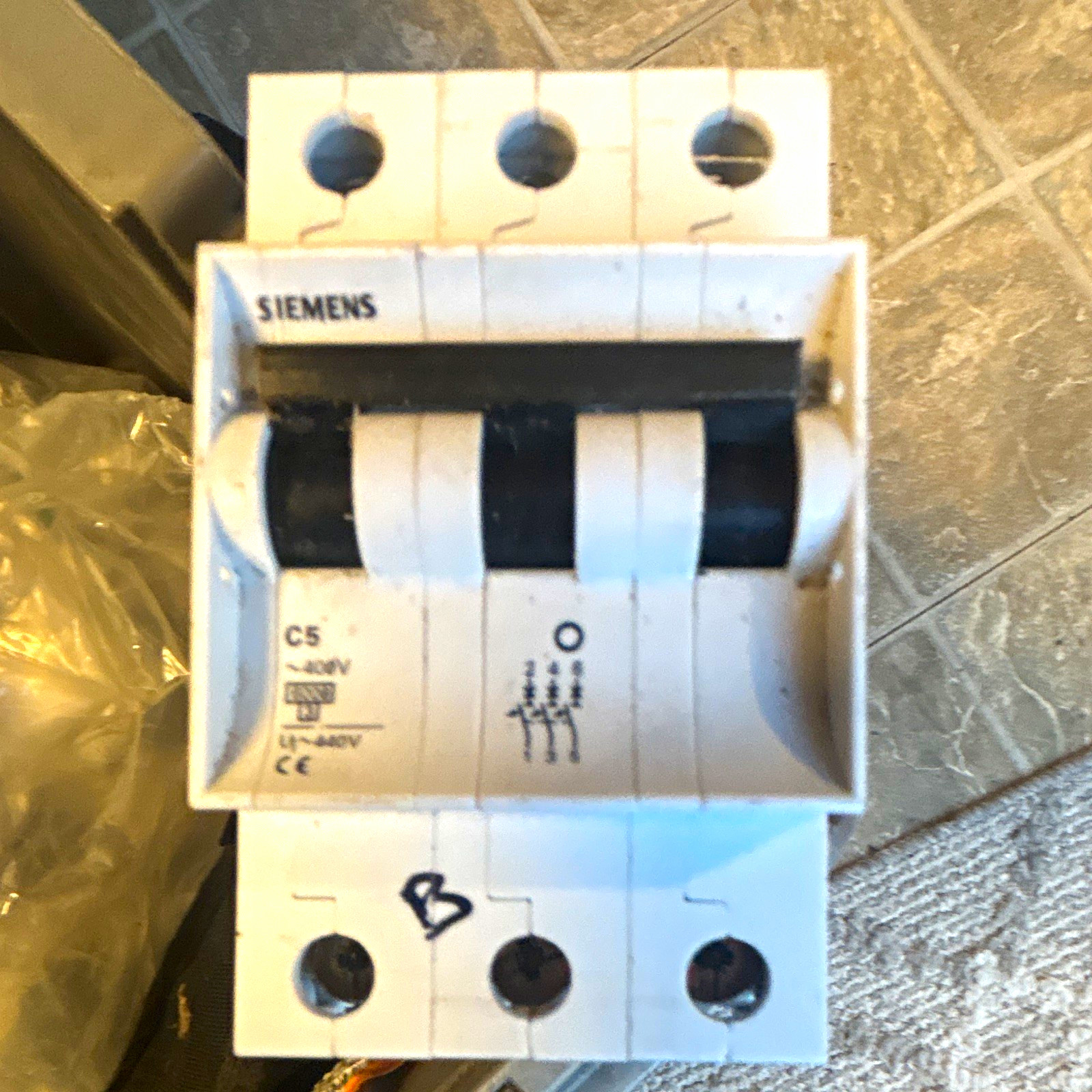 Siemens 3-Pole Type C 5A Miniature Circuit Breaker 451-500V AC