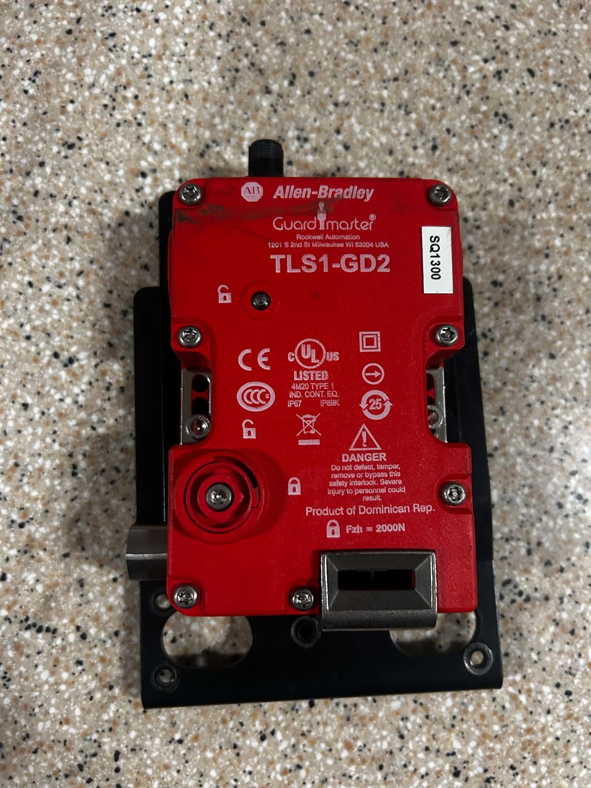 Allen-Bradley Guardmaster TLS1-GD2 safety interlock switch