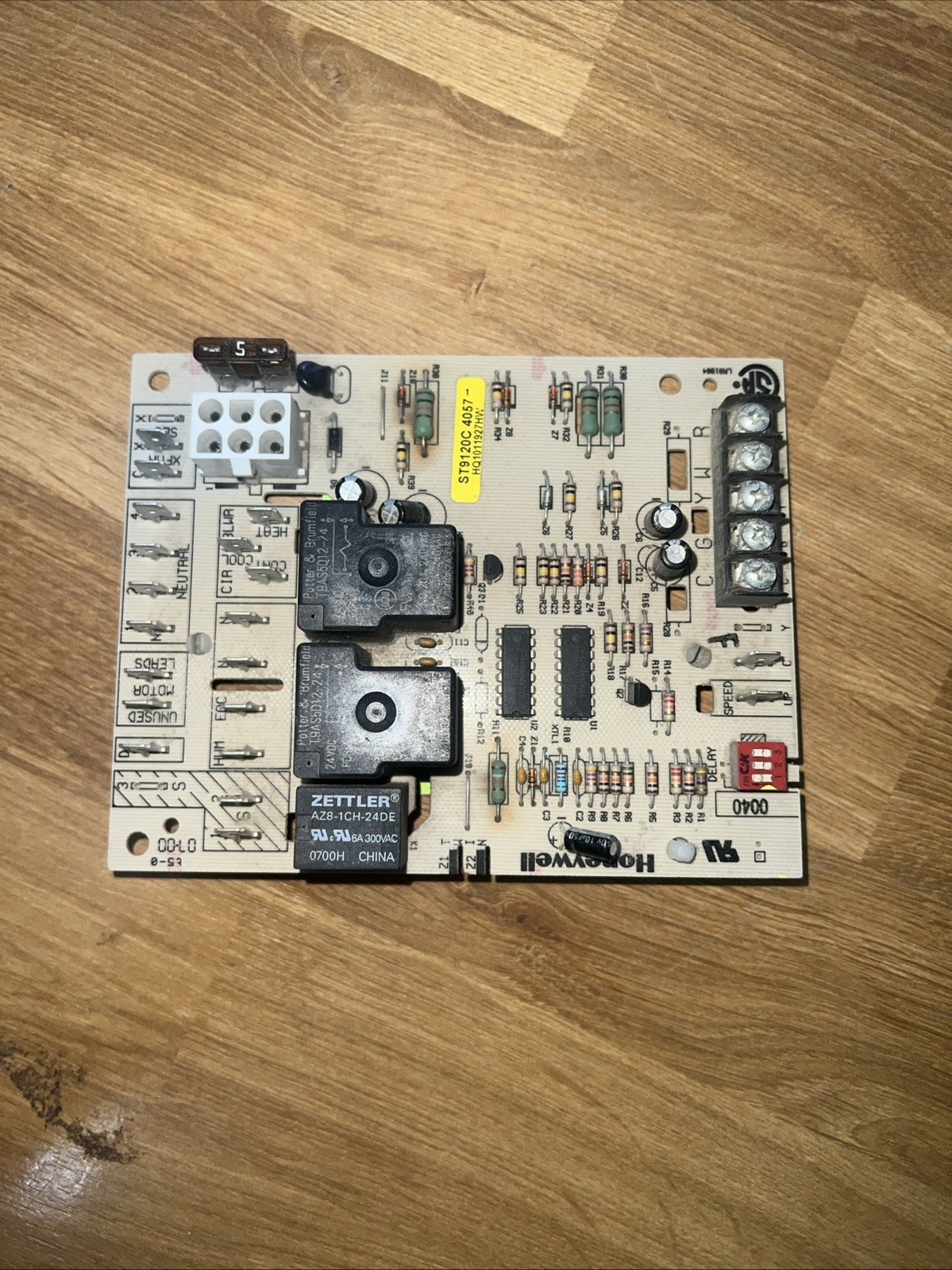 Honeywell HQ1011927HW Furnace Control Circuit Board (ST9120C4057)