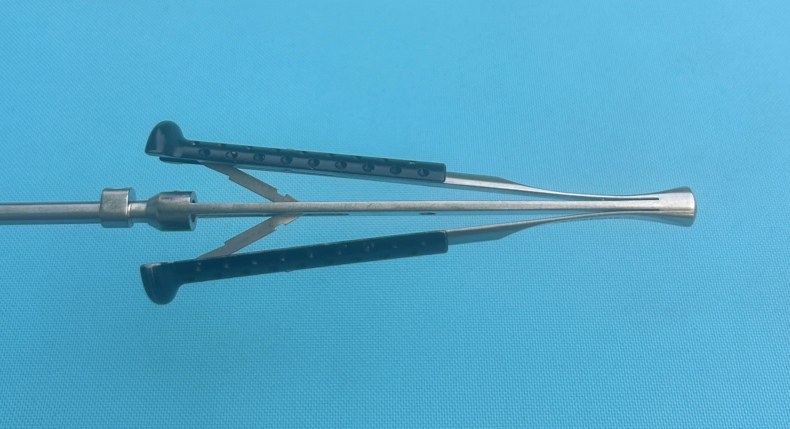 Geister 34-7835 ValveGate MICS Curved Scissors 30° 5mm x 25cm