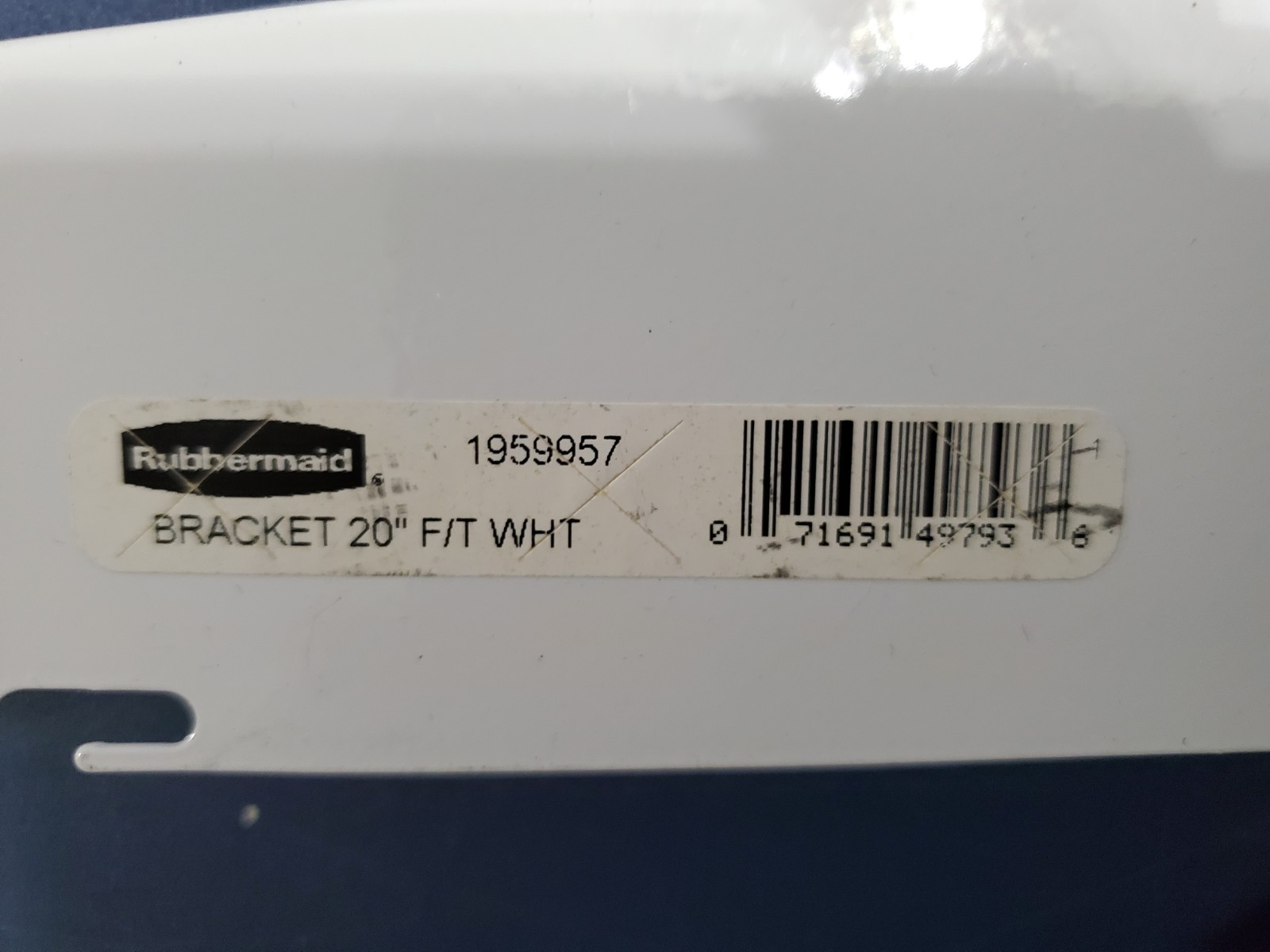 Rubbermaid 20″ F/T WHT 1959957 071691497936