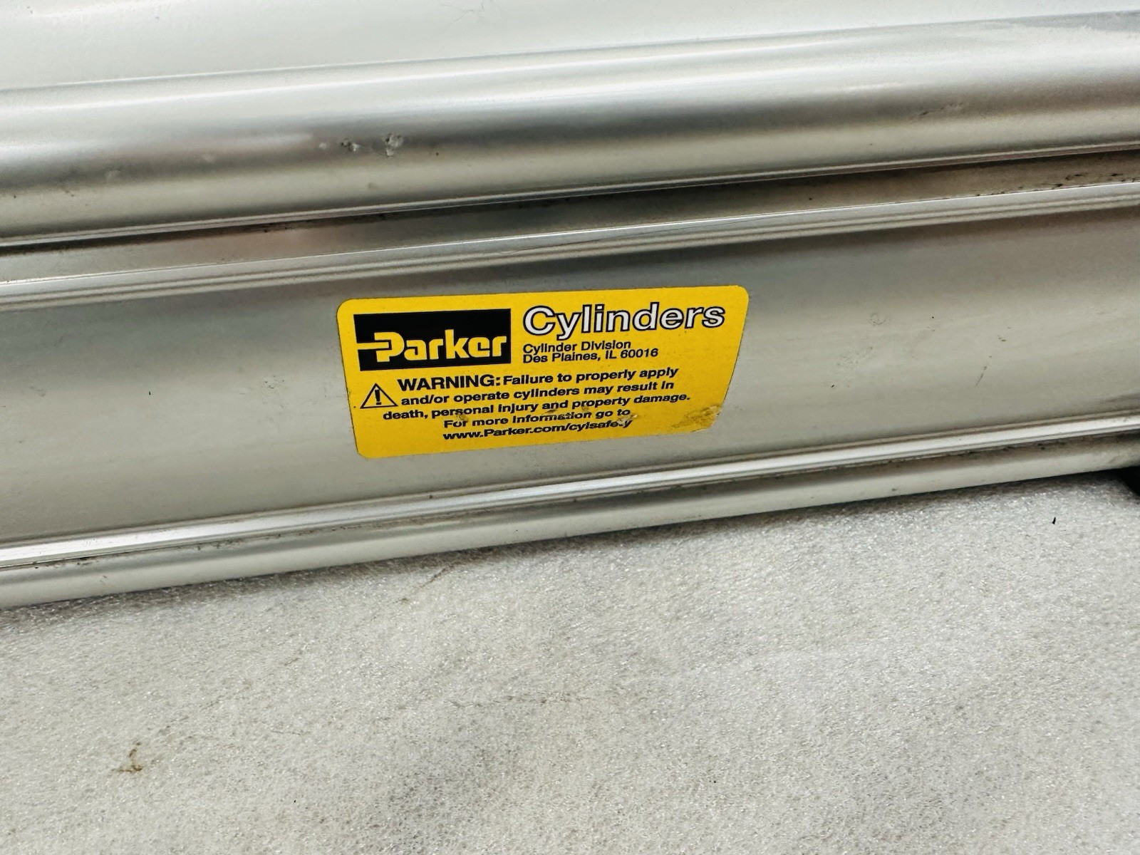 PARKER AIR CYLINDER 05.00 CBC4MAUE14AC 12.000 – 250psi 4MA Series w/ Fittings