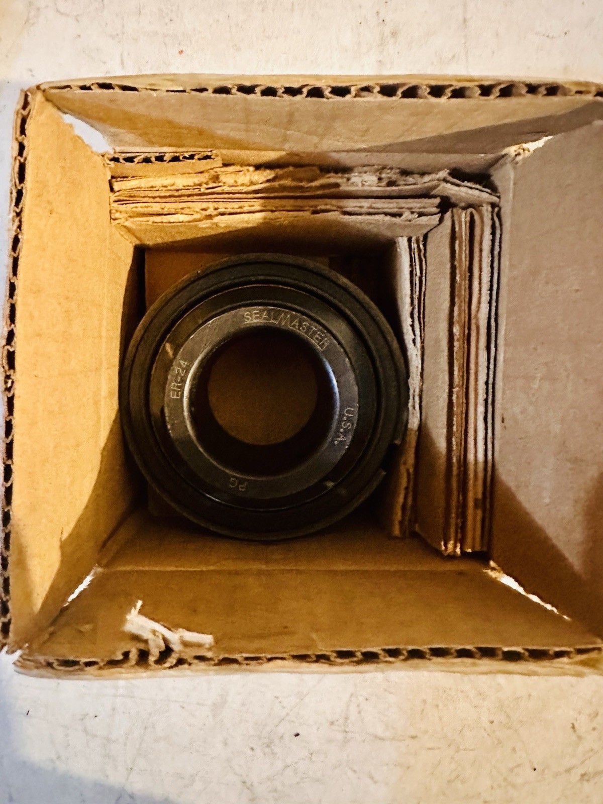 NEW SEALMASTER ER-24 WITH BOX