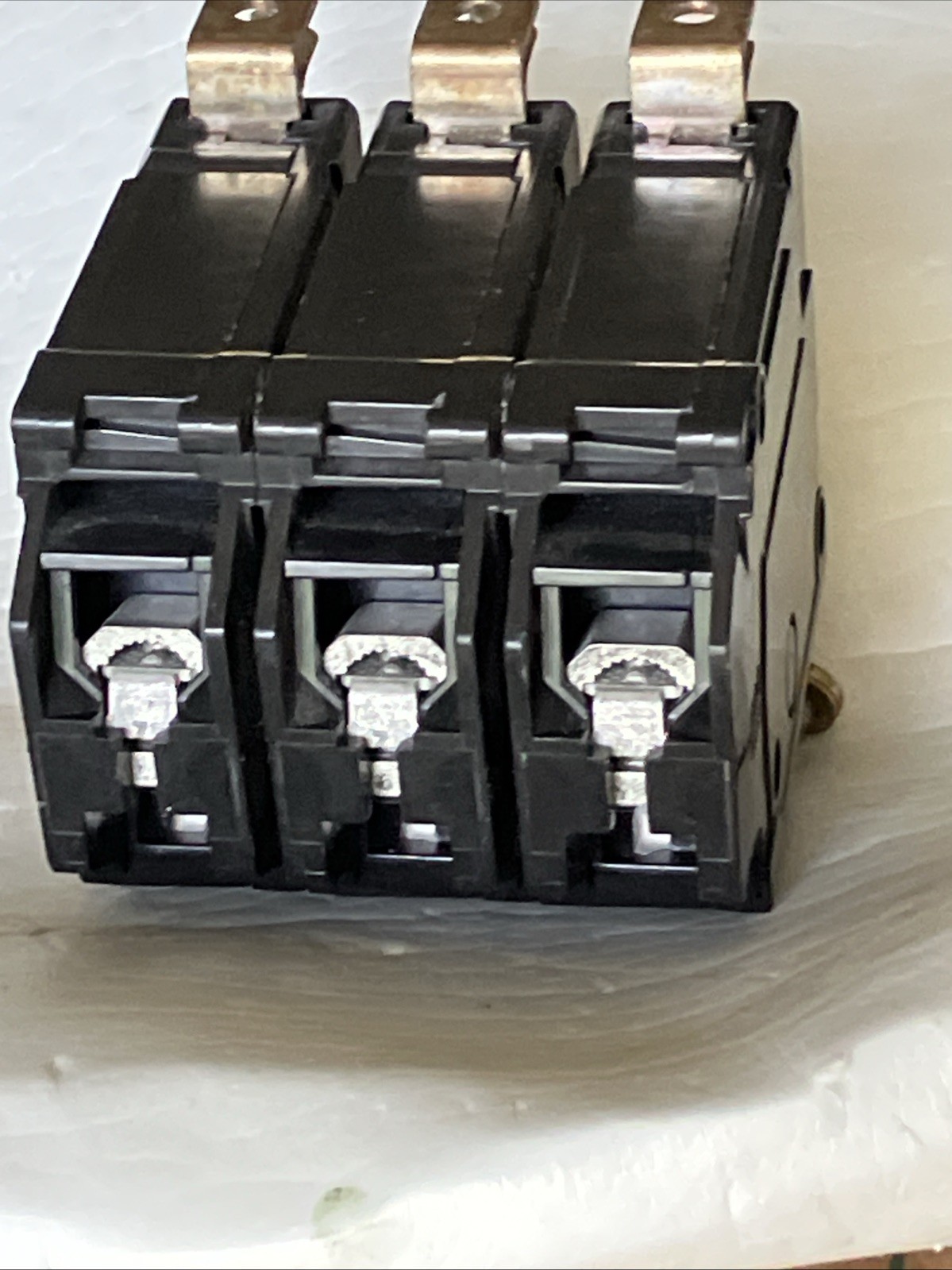 GE THQB CIRCUIT BREAKER THQB32080 80A 240V 3P 3Ph with OEM Bolt-on Bus Screws