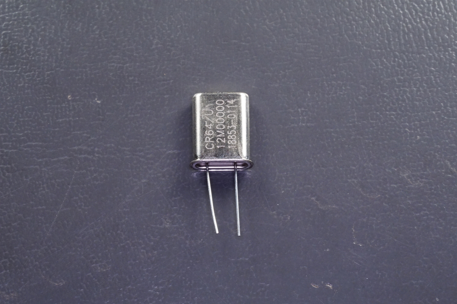 CR-64/U12.000MHZ Inficon EDC Oscillator 30pF 12MHz Thru-Hole NOS
