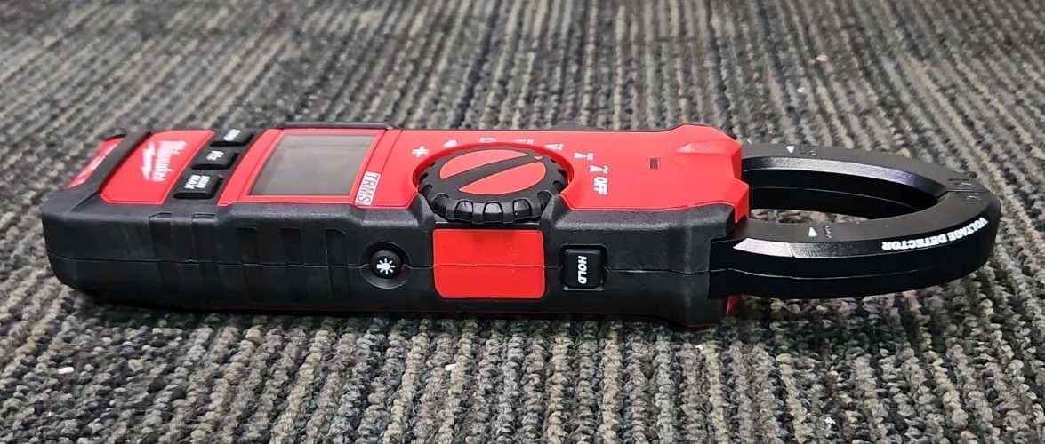 Milwaukee Tools 2237-20 CAT III 600V Clamp Meter with Leads