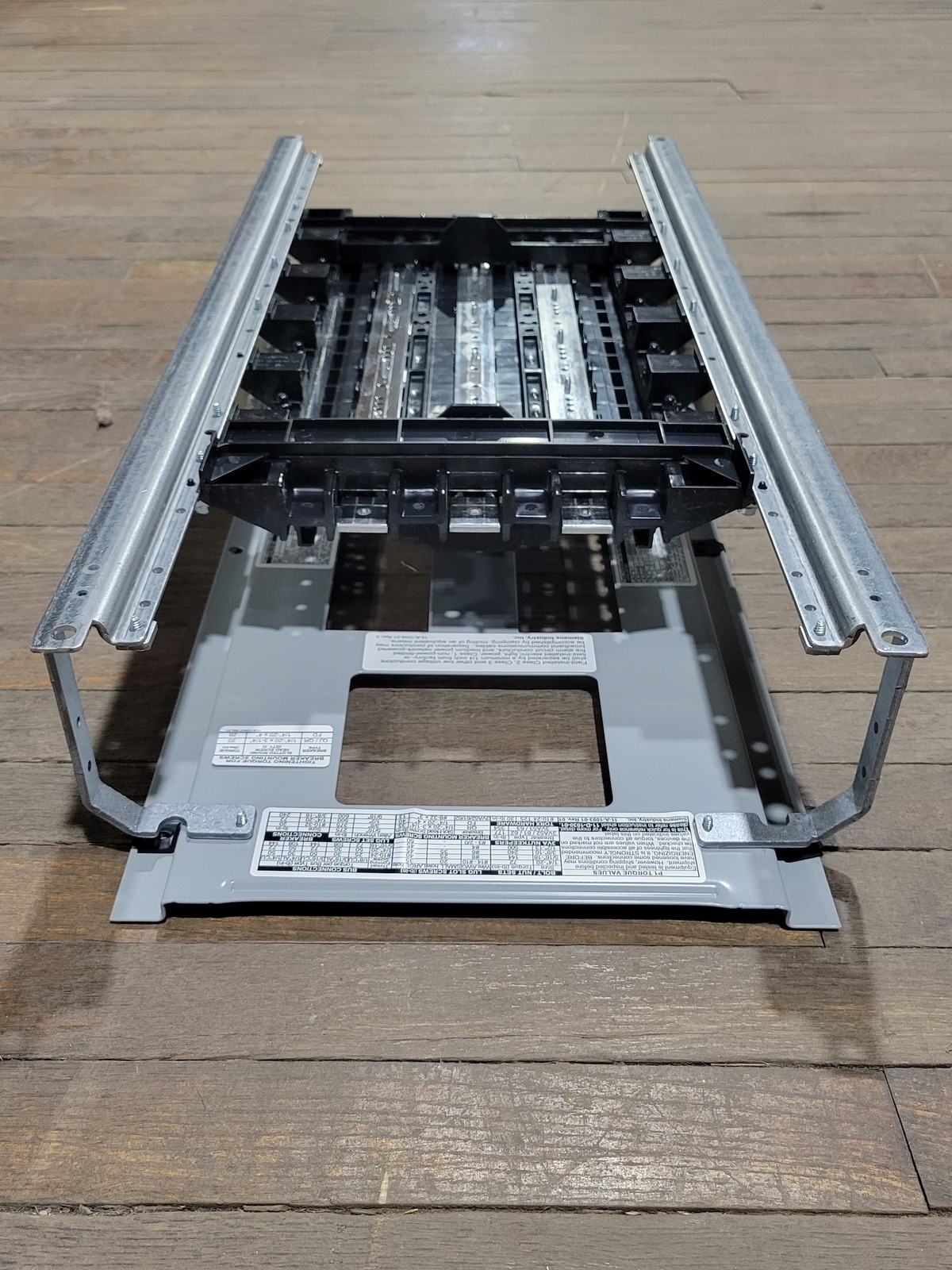 Siemens P1E30MC250AT Main Panelboard Interior 250A 3P 4W 3PH 480/277V 30 Circuit