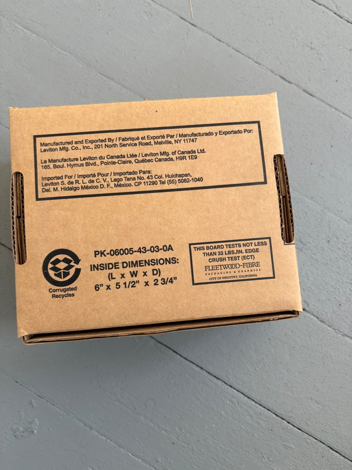 Leviton LCV01-W Locking Cover 1-Gang White Window White 5in x 5in x 1-1/4in NEW