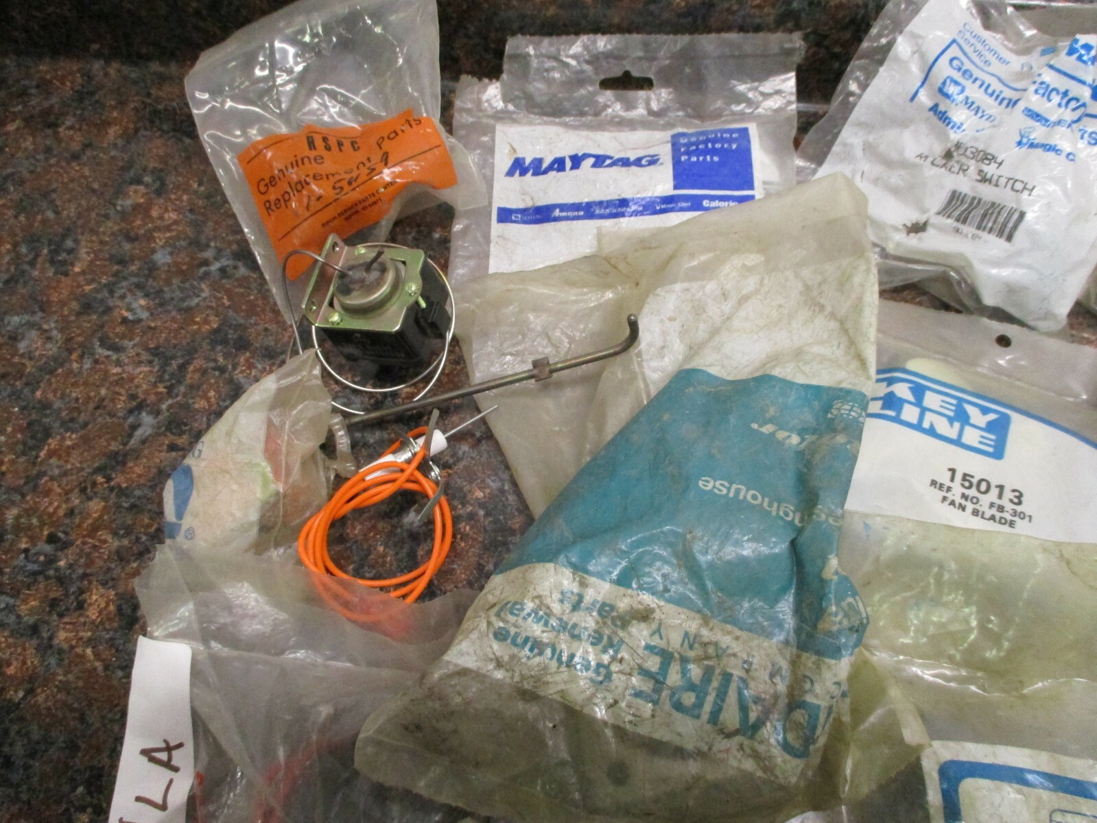 LOT OF GE MAYTAG FSP ROBERTSHAW PARTS FOR DIFFERENT APPLIANCE PARTS