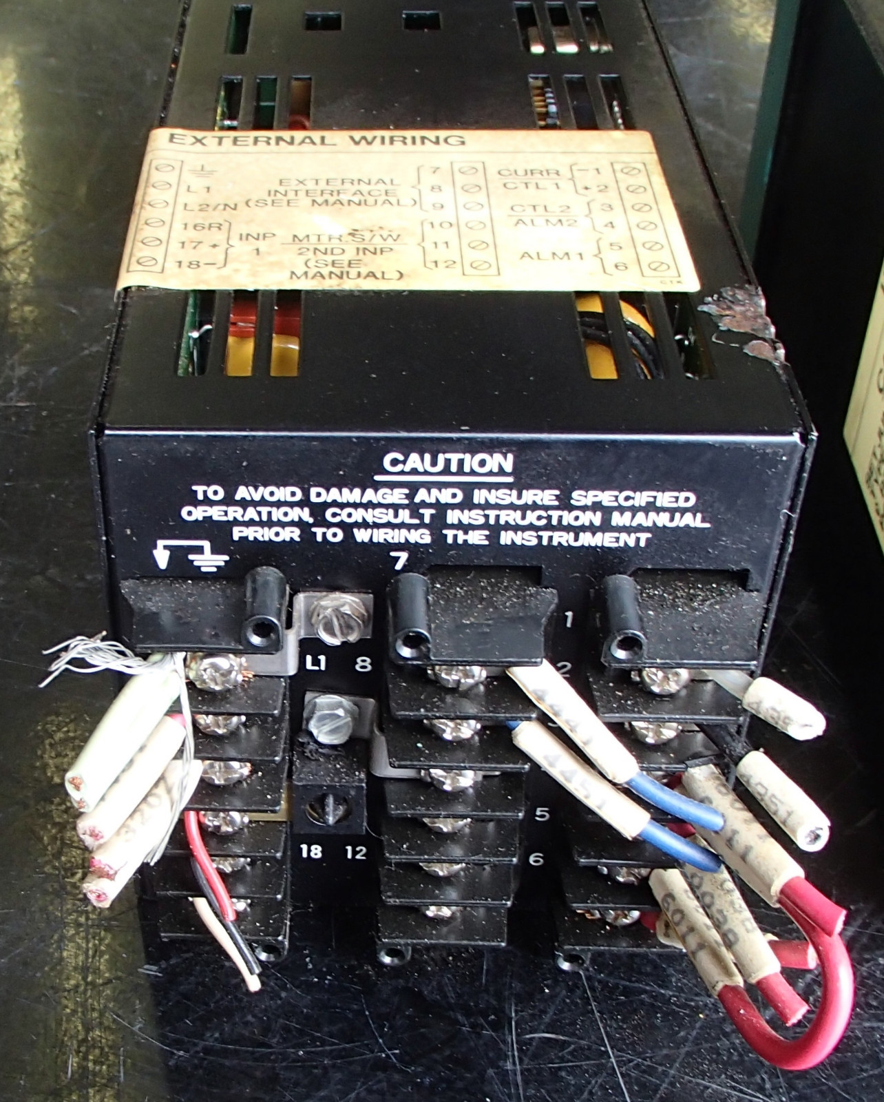 Honeywell Temperature Controller DC-3002-0-20A-1-00-0111 Used T/O