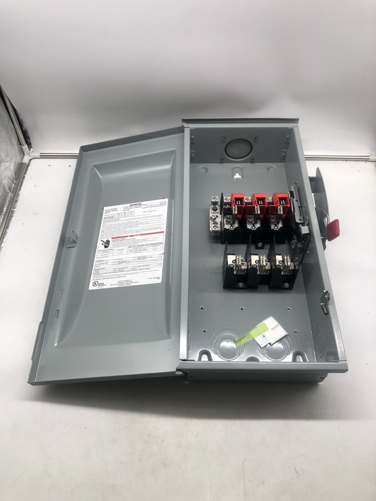 Siemens GF323NR 100 Amp 240 VAC 3 Pole NEMA 3R Outdoor Fusible Disconnect *