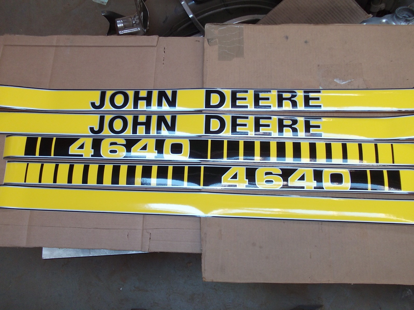 JOHN DEERE 4640 HOOD DECALS LATE MODELS. ALL DECALS ON HOOD. SEE DETAILS