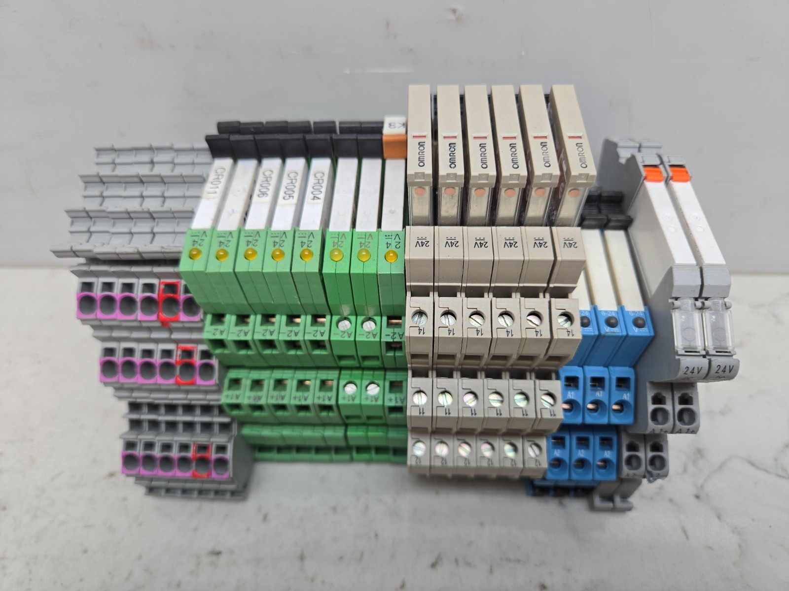 Mixed Lot of 25 Relay Socket Terminal Blocks Omron Phoenix Contact Wago Finder