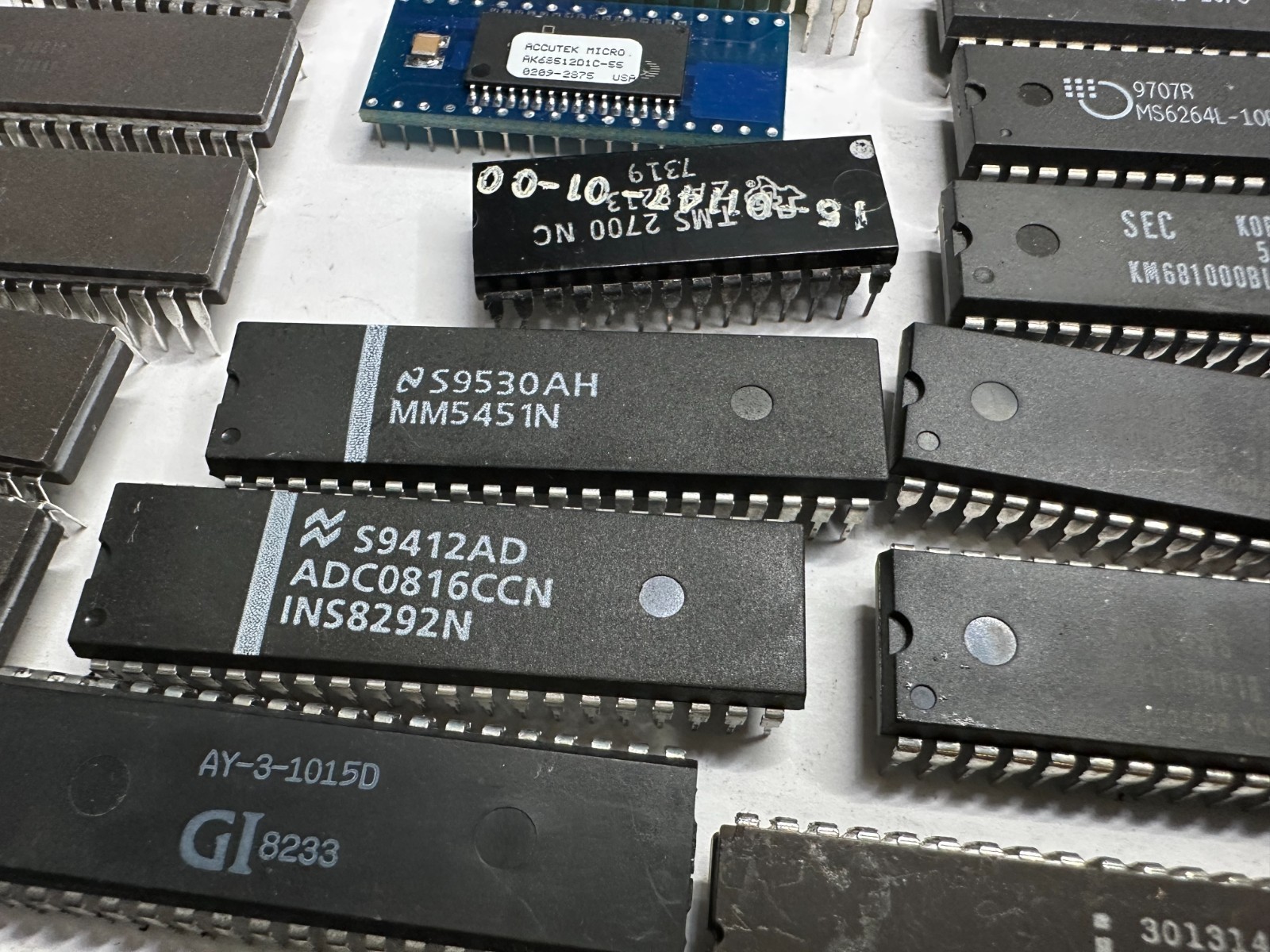 VINTAGE BIOS, FIRMWARE, EPROM ETC. IC Lot Of 190Pcs, AS-IS UNTESTED, Gold Scrap