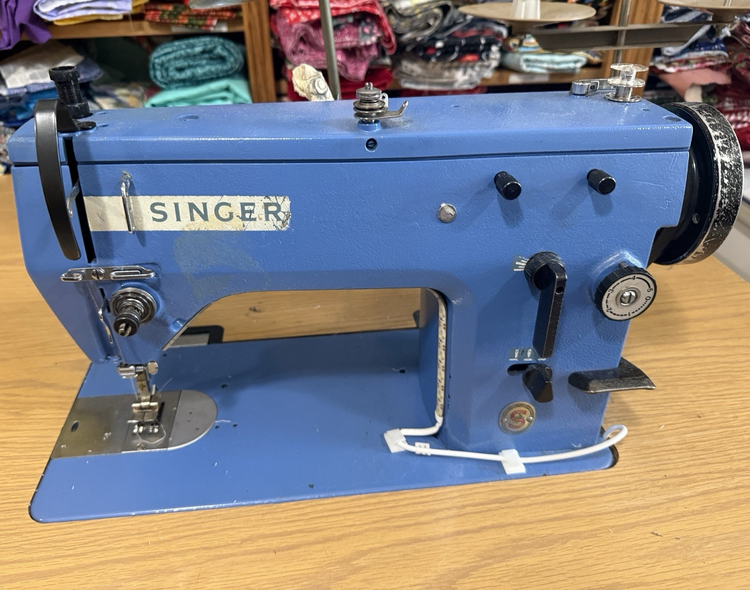 SINGER Industrial Lockstitch Sewing Machine complete set up with Clutch Motor