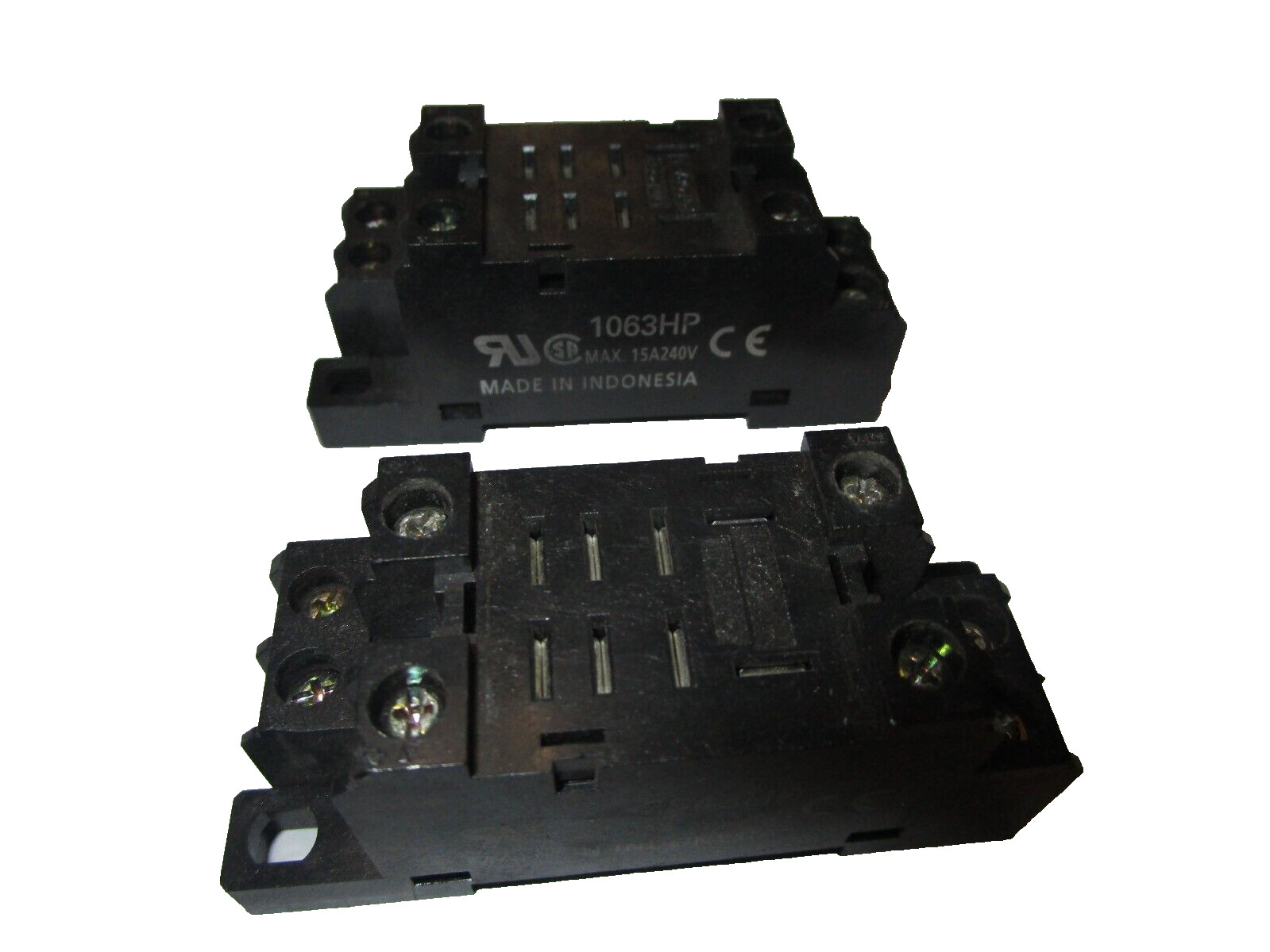 (2) OMRON PTFO8A-E 15A 240V MAX FINGER PROTECTION 8 PIN SOCKET NNB