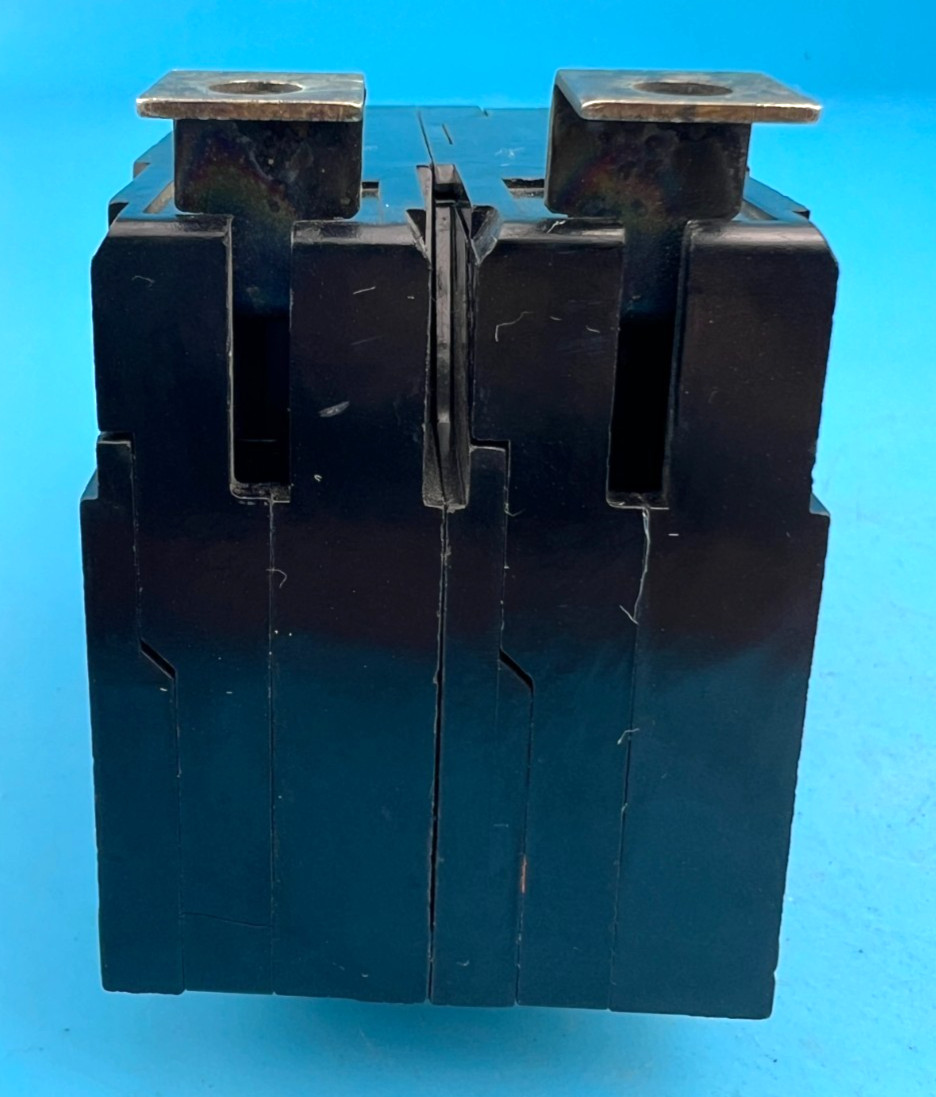 Bryant THQB2130GF 30 Amp 2 Pole Ground Fault Circuit Breaker 30A *CHIP WEAR READ