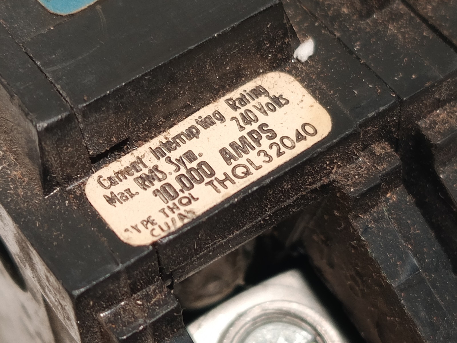 GE THQL32040 THQL-AC circuit breaker 40A 240VAC 3 pole common trip