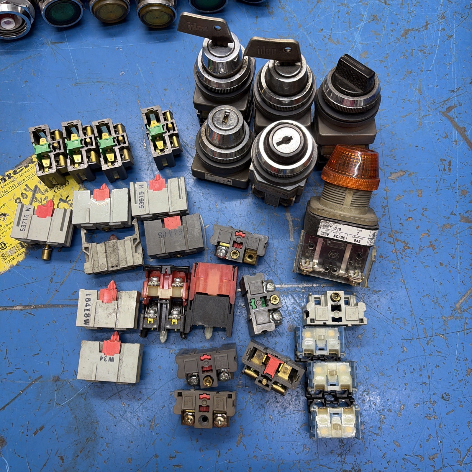 Large Lot Of IDEC ABN Switches And Colored Cap Tops Fast Shipping! + Warranty