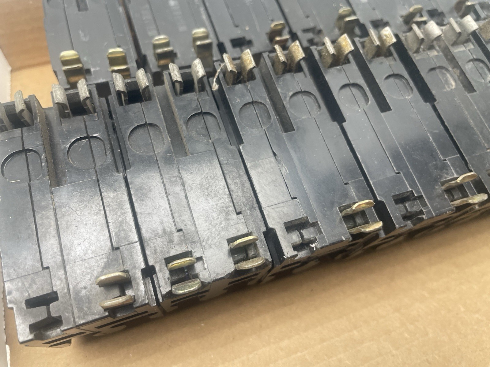 LOT (17) SQUARE D QO230 QO240 QO250 QO260 CIRCUIT BREAKER LOT 2 POLE PLUG-IN