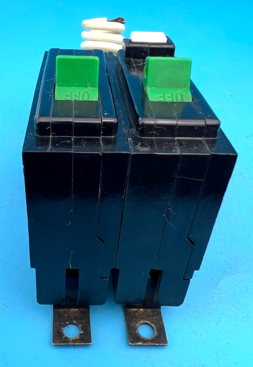 Bryant THQB2130GF 30 Amp 2 Pole Ground Fault Circuit Breaker 30A *CHIP WEAR READ
