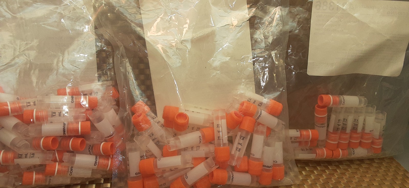 Corning assorted 2mL Cryogenic Vials (85)
