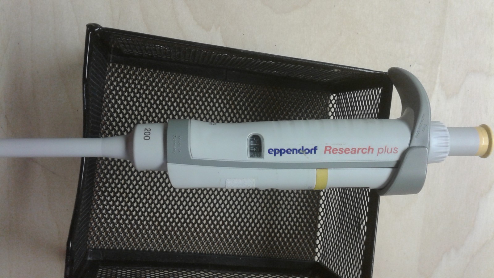 EPPENDORF RESEARCH PLUS ADJUSTABLE PIPETTOR 20ul-200ul