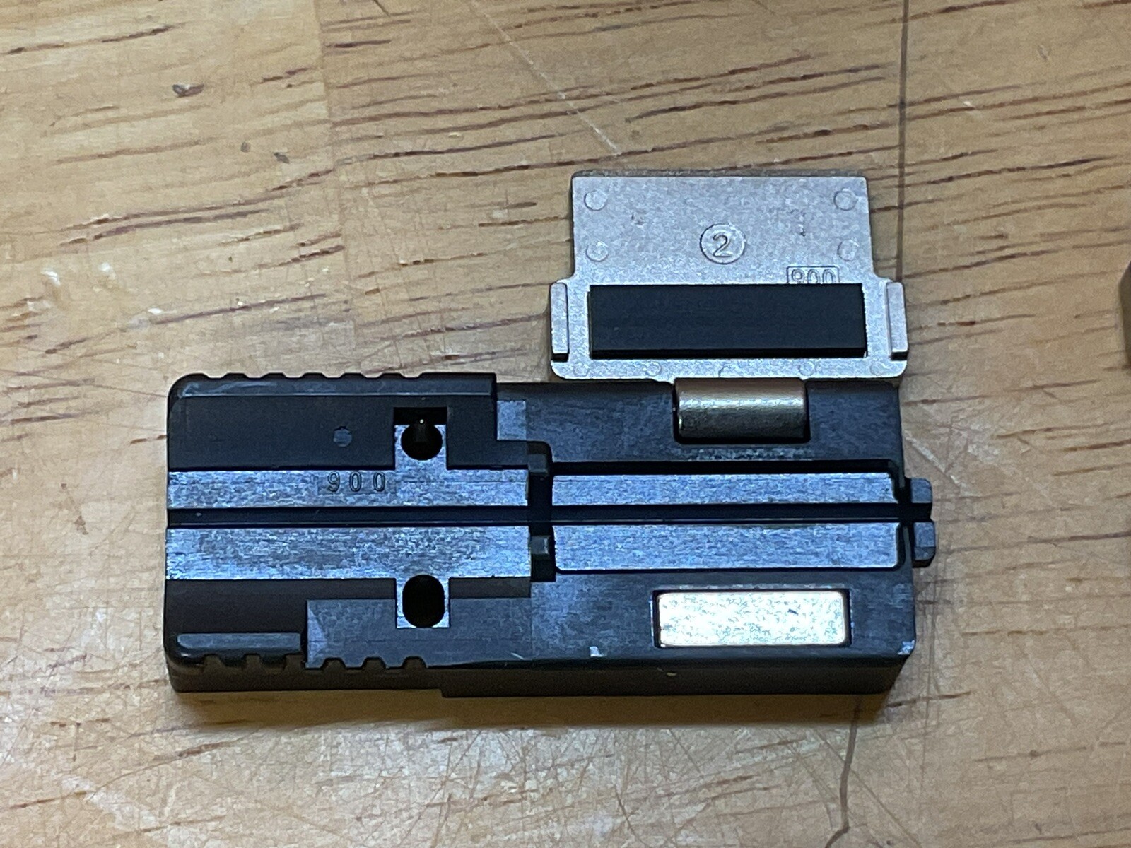 Fujikura FH-70-900 Pair Of 900um Fiber Holders