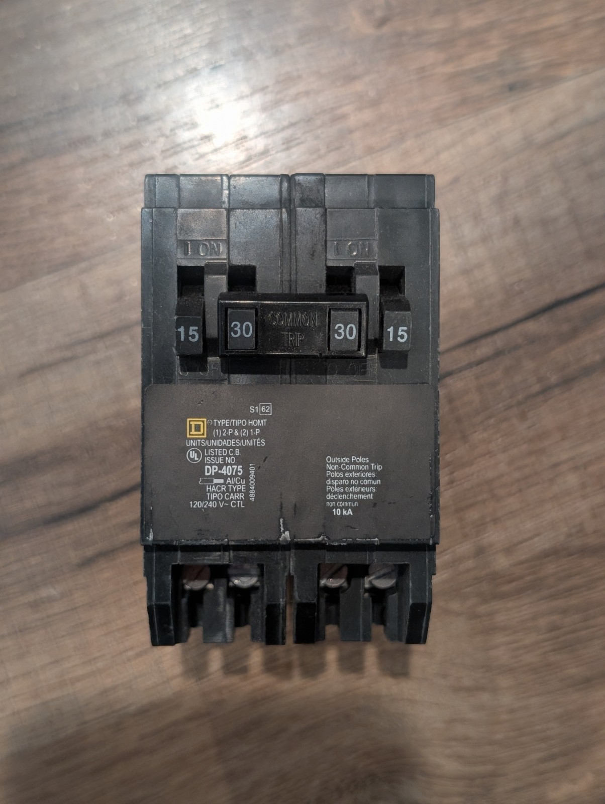 Square D Homeline HOMT2020230 Quad Tandem Circuit Breaker 2- 20 1 &30 Amp New
