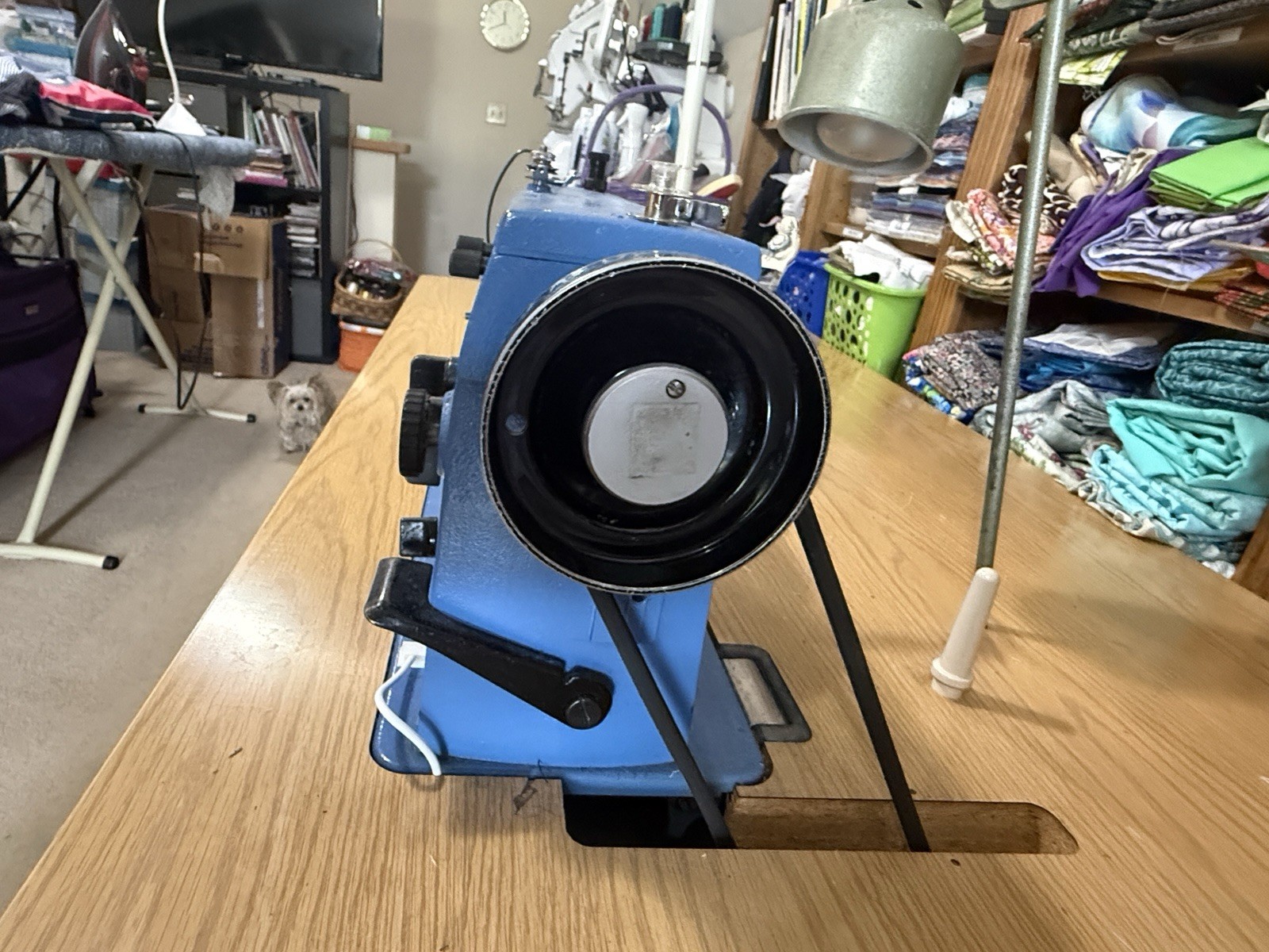 SINGER Industrial Lockstitch Sewing Machine complete set up with Clutch Motor