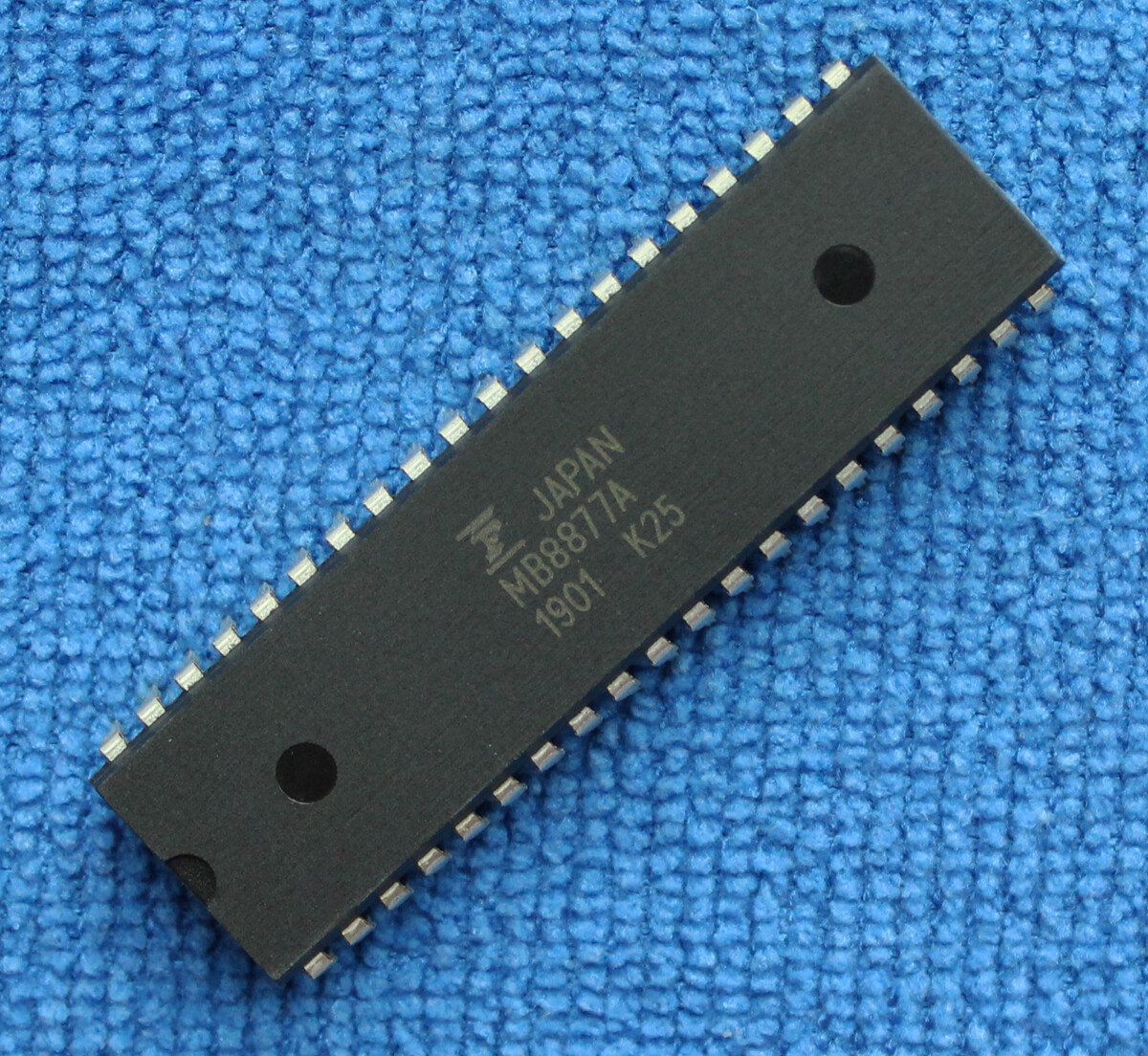 1pcs MB8877A MB8877 DIP-40