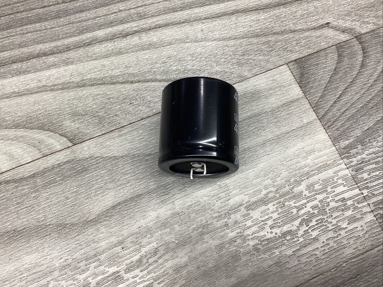 NIPPON CHEMI-CON CAPACITOR SMQ 400V 560 88YU5M. #810F273