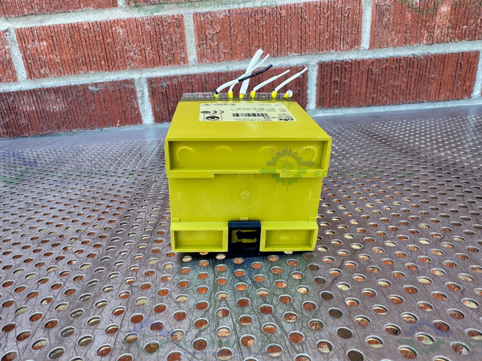 Pilz PNOZ 1 3S1O 475695 Safety Relay 3.5 W, 24V DC