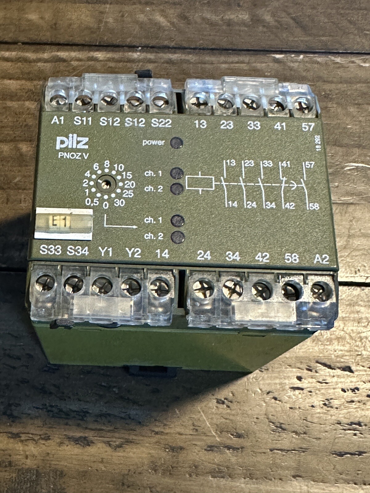 Used PILZ SAFETY RELAY 474790 PNOZ V 30S 24 V DC 4.5 W 10AF/6AT 6AF/4AT
