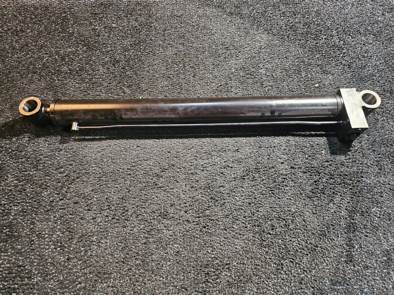 Hydraulic Welded Cylinder 2.89″ OD x 36″ Retracted Length x 1.77″ Rod Diameter