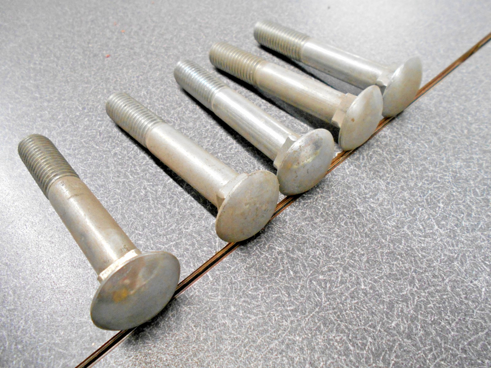 Carriage Bolt 5/8″ x 4.00″. Carriage Bolts. (LOT OF 5), Grade 2, Coarse. NOS!