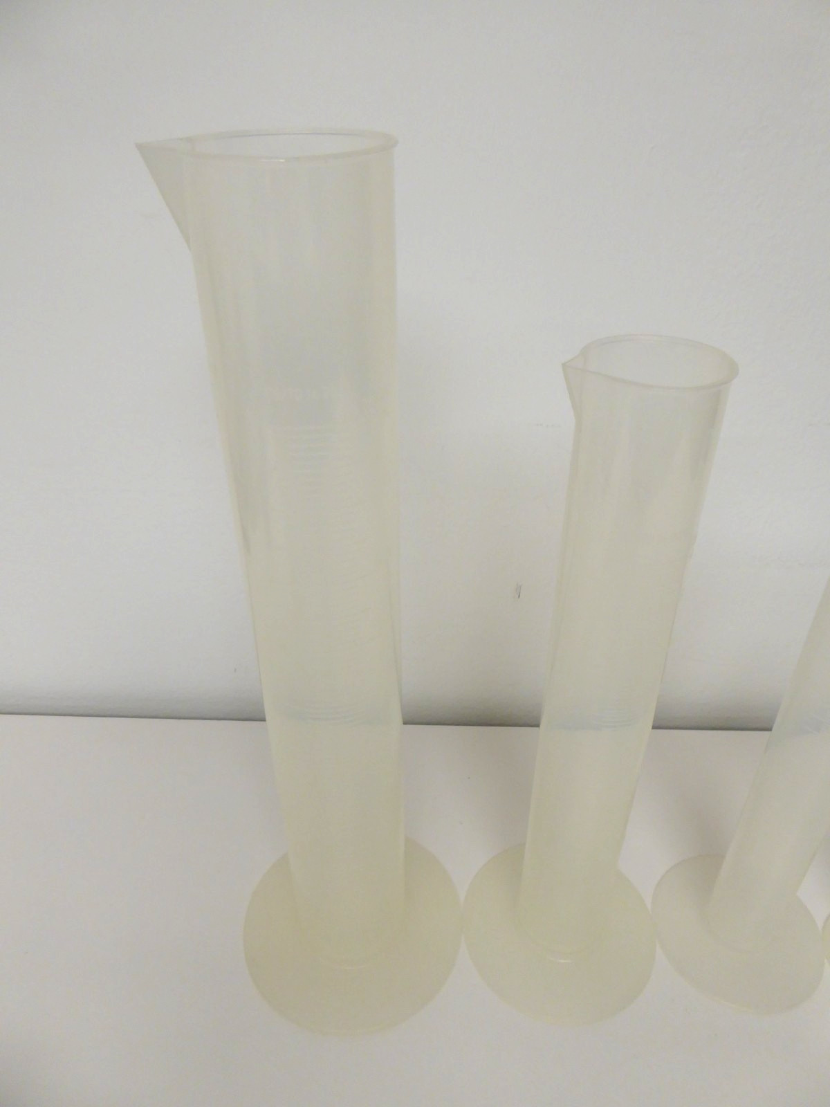 Set of 5 Plastic Graduated Cylinders 1000ml, 500ml, 250ml, 100ml & 50ml