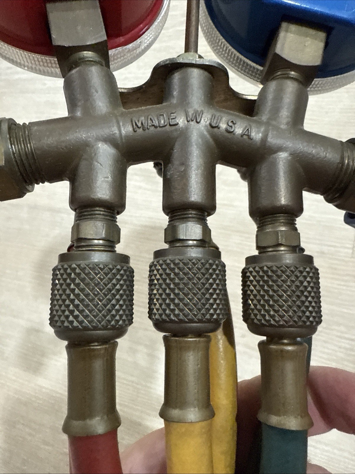 JB industries manifold gauge, 2 Valve/3 Hose Used