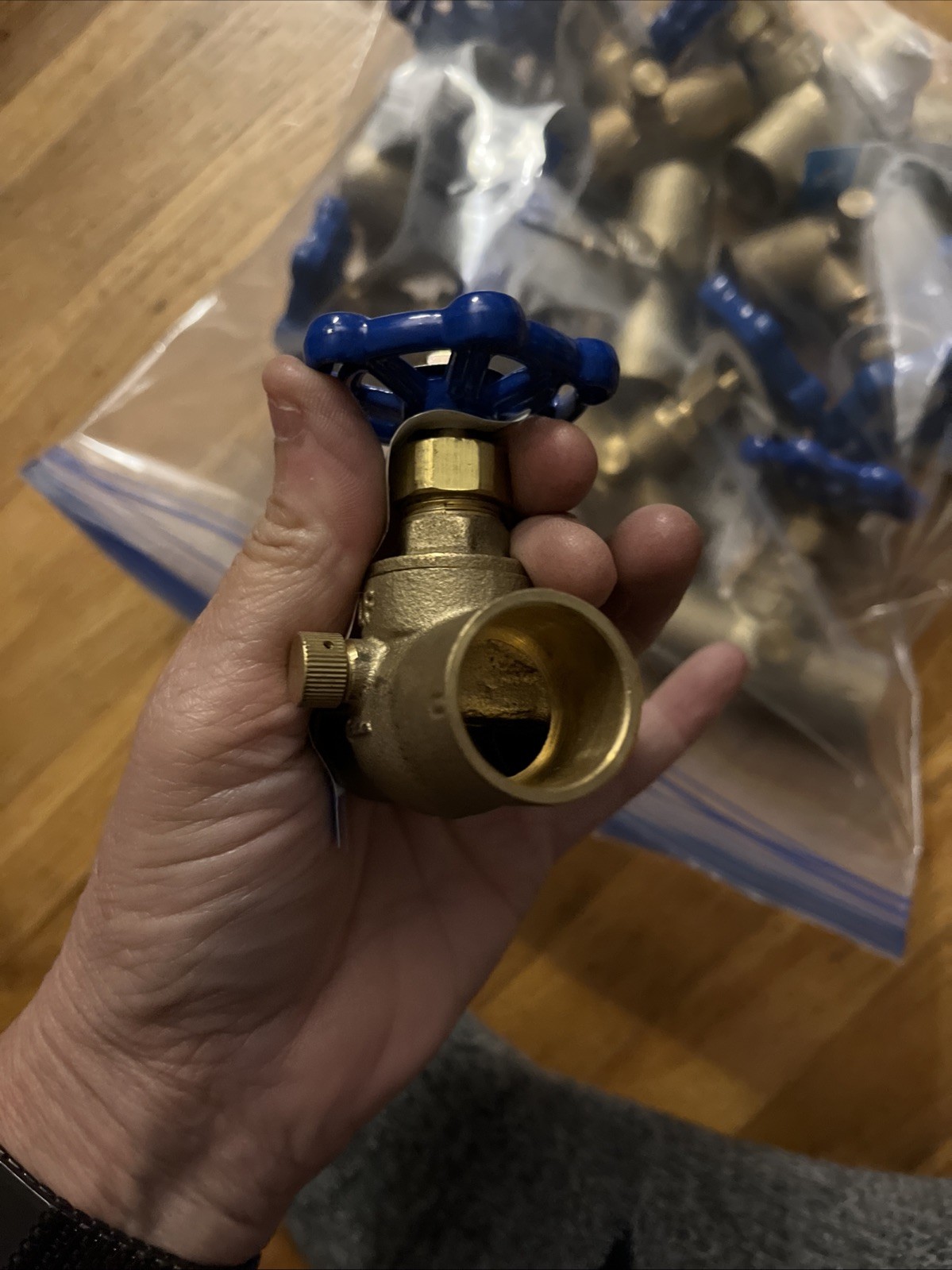 Mixed Lot of 85 Plumbing Valves – New – Please See Pictures